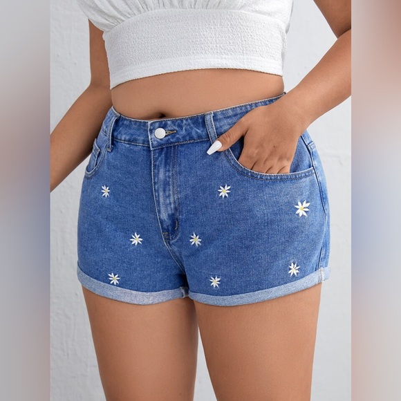 SHEIN Pants - Shein Daisy Denim Shorts